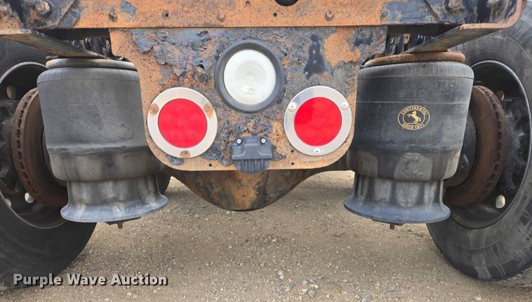 image for item EB1254 2015 Freightliner Cascadia semi truck