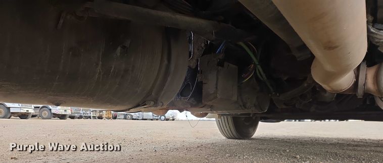 image for item EB1254 2015 Freightliner Cascadia semi truck