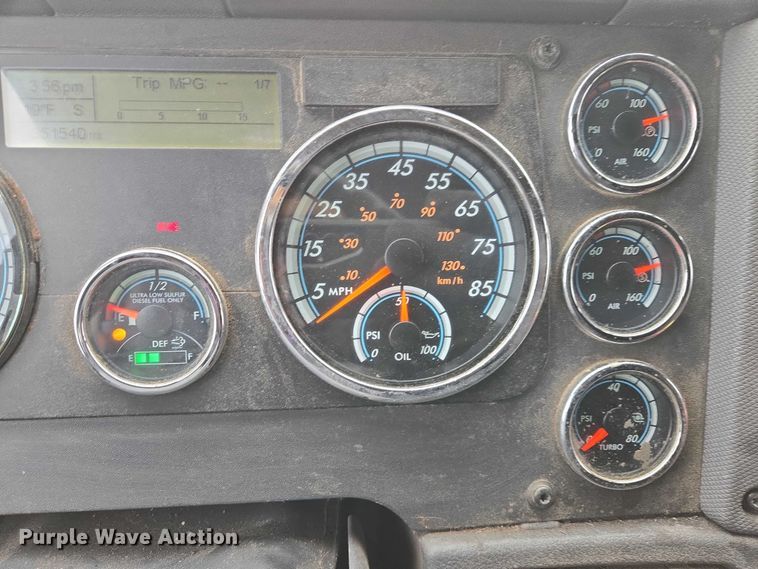 image for item EB1254 2015 Freightliner Cascadia semi truck