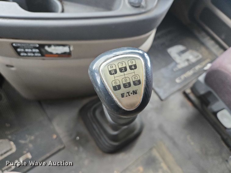 image for item EB1254 2015 Freightliner Cascadia semi truck