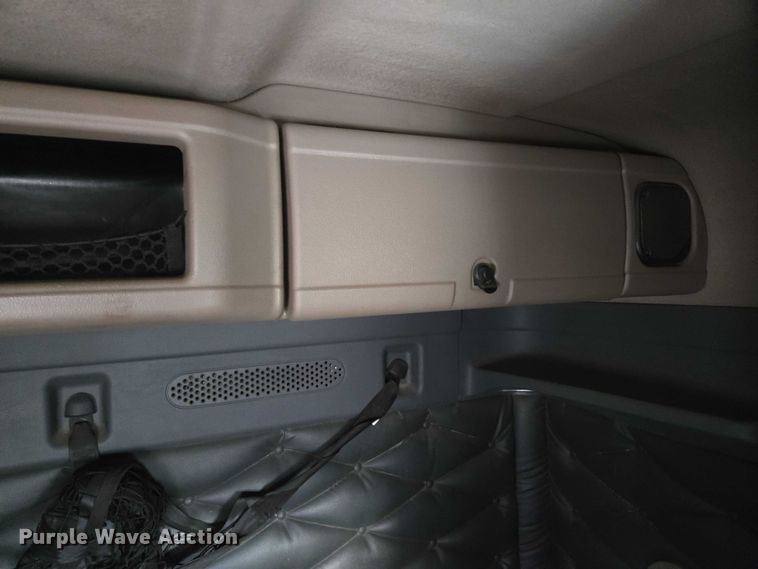 image for item EB1254 2015 Freightliner Cascadia semi truck