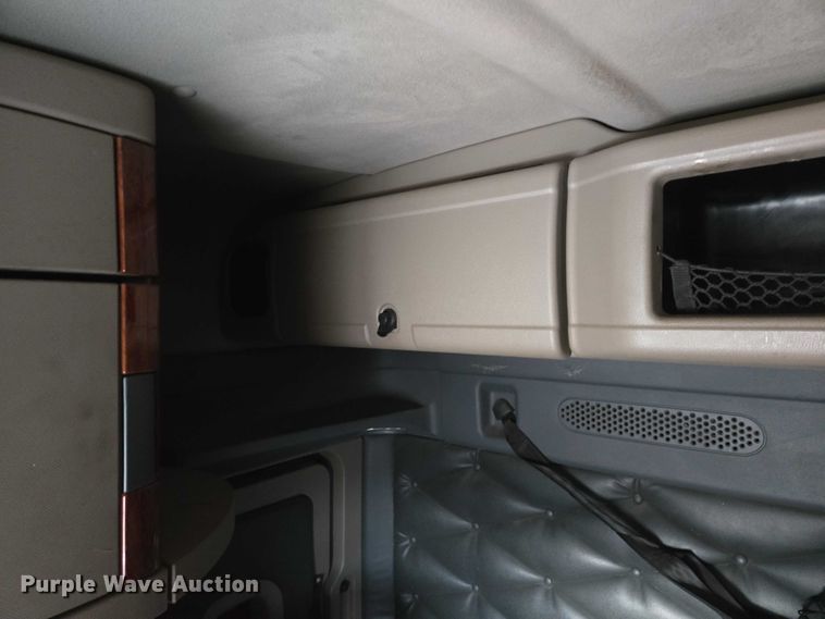 image for item EB1254 2015 Freightliner Cascadia semi truck