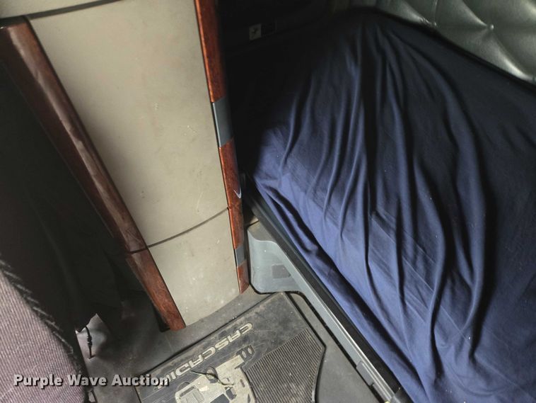 image for item EB1254 2015 Freightliner Cascadia semi truck