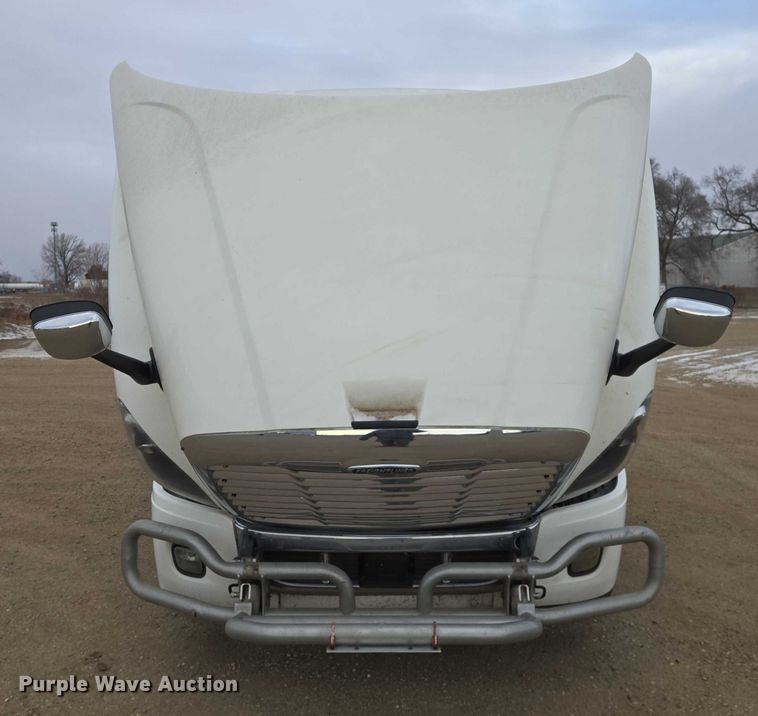 image for item EB1254 2015 Freightliner Cascadia semi truck