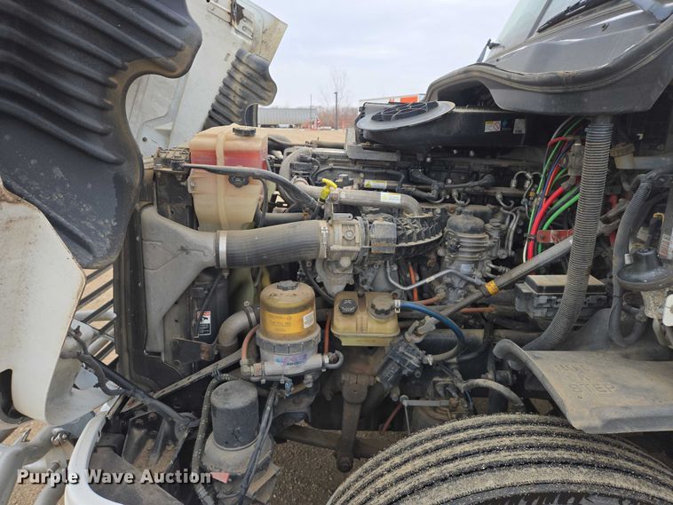 image for item EB1254 2015 Freightliner Cascadia semi truck