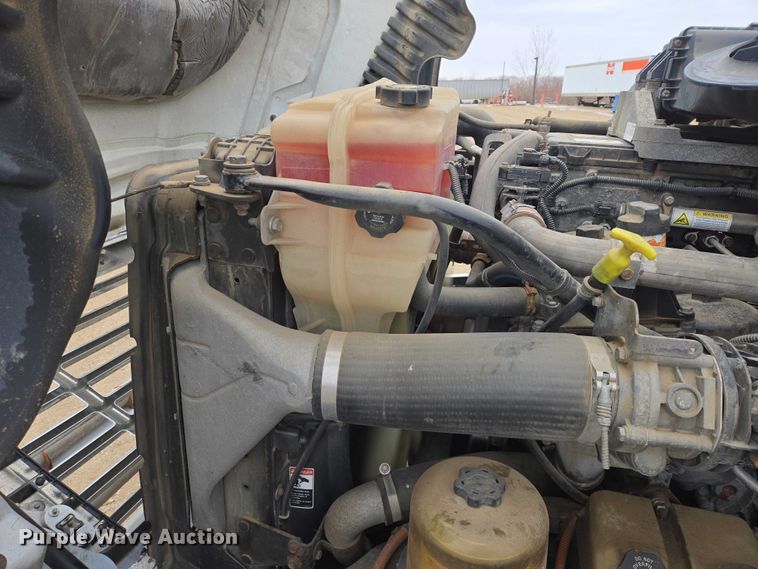 image for item EB1254 2015 Freightliner Cascadia semi truck