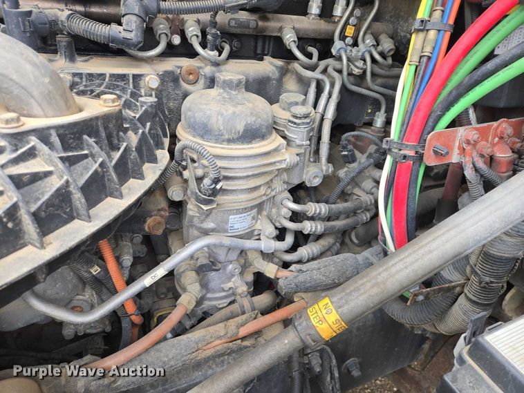 image for item EB1254 2015 Freightliner Cascadia semi truck