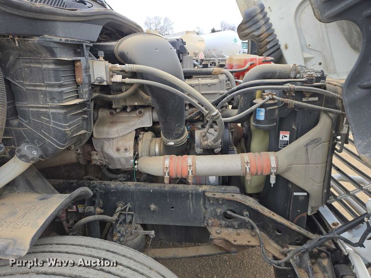 image for item EB1254 2015 Freightliner Cascadia semi truck