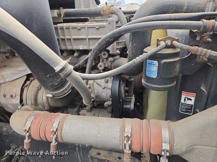 image for item EB1254 2015 Freightliner Cascadia semi truck