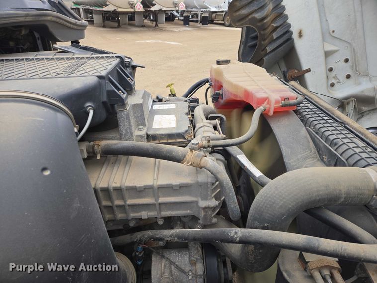 image for item EB1254 2015 Freightliner Cascadia semi truck