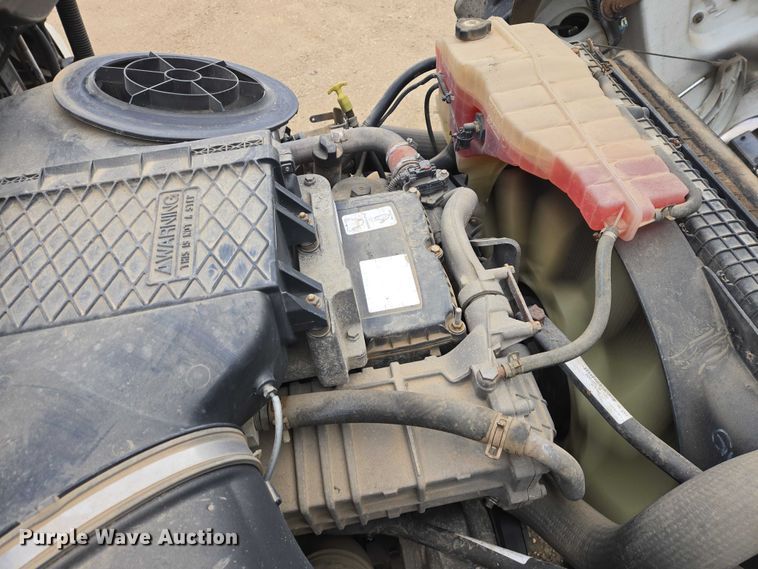 image for item EB1254 2015 Freightliner Cascadia semi truck