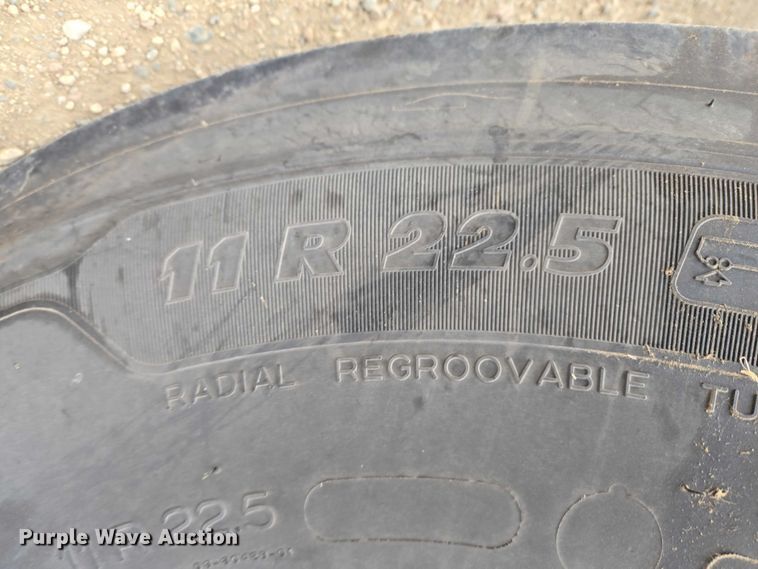 image for item EB1254 2015 Freightliner Cascadia semi truck