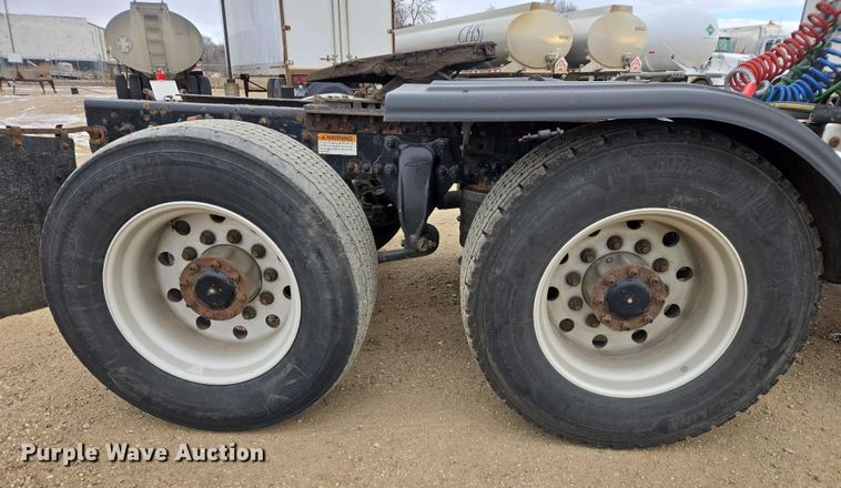 image for item EB1254 2015 Freightliner Cascadia semi truck