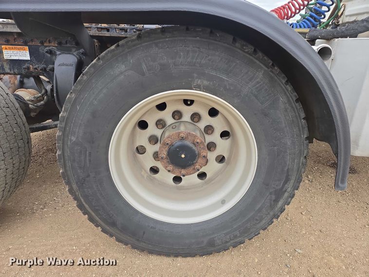 image for item EB1254 2015 Freightliner Cascadia semi truck