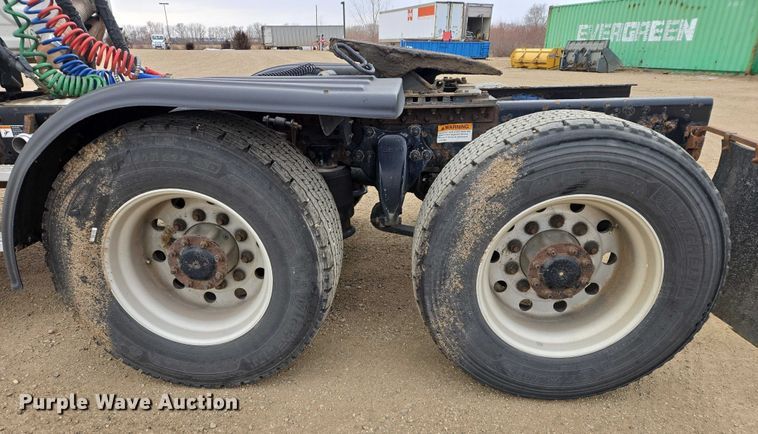 image for item EB1254 2015 Freightliner Cascadia semi truck