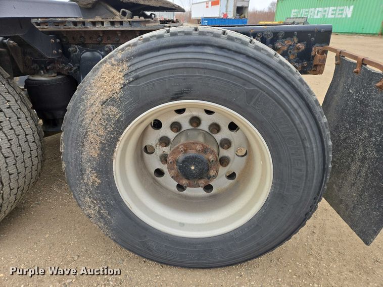 image for item EB1254 2015 Freightliner Cascadia semi truck