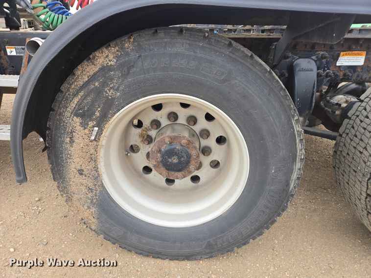 image for item EB1254 2015 Freightliner Cascadia semi truck