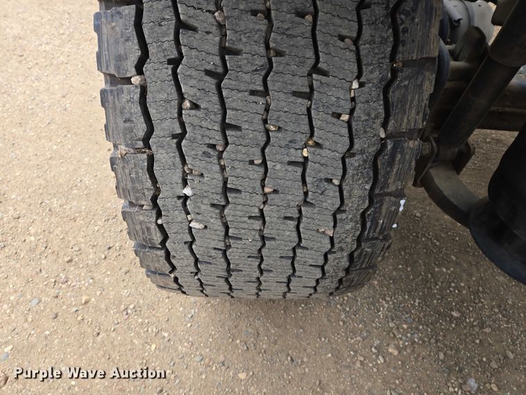 image for item EB1254 2015 Freightliner Cascadia semi truck