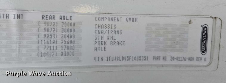 image for item EB1254 2015 Freightliner Cascadia semi truck