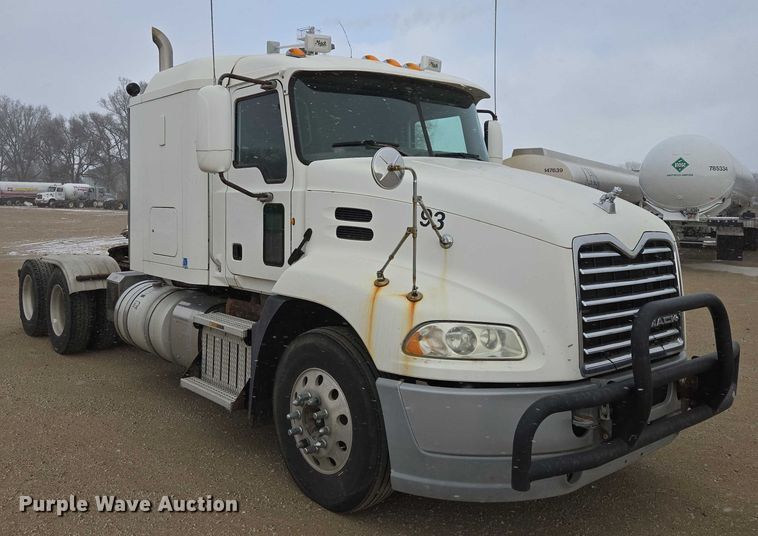 image for item EB1255 2015 Mack CXU613 semi truck