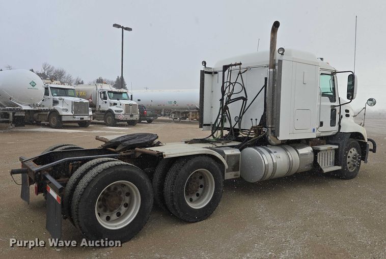 image for item EB1255 2015 Mack CXU613 semi truck