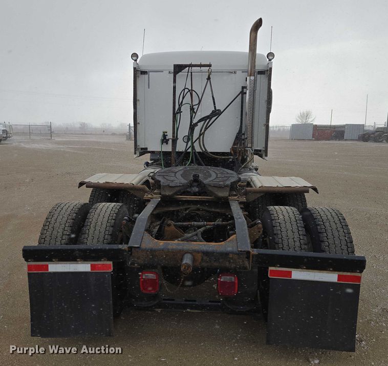 image for item EB1255 2015 Mack CXU613 semi truck