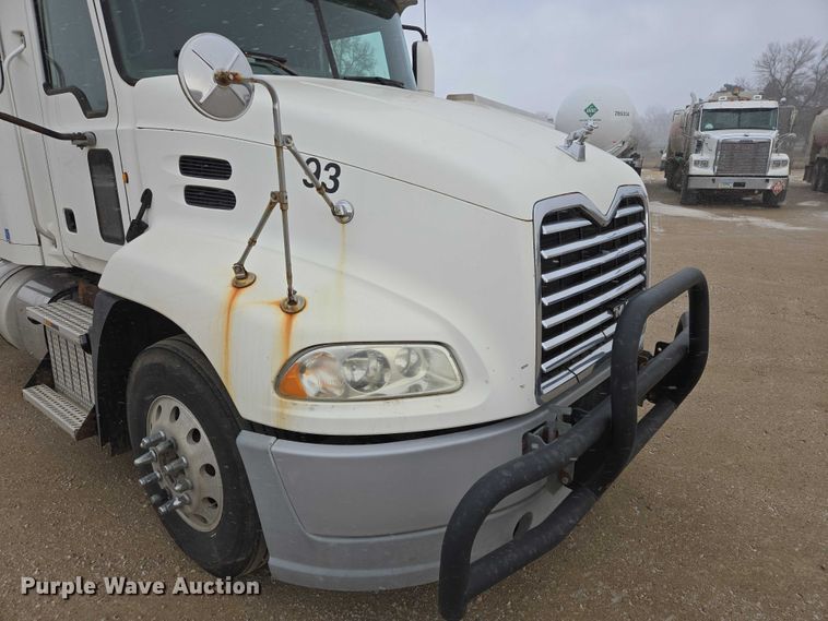 image for item EB1255 2015 Mack CXU613 semi truck