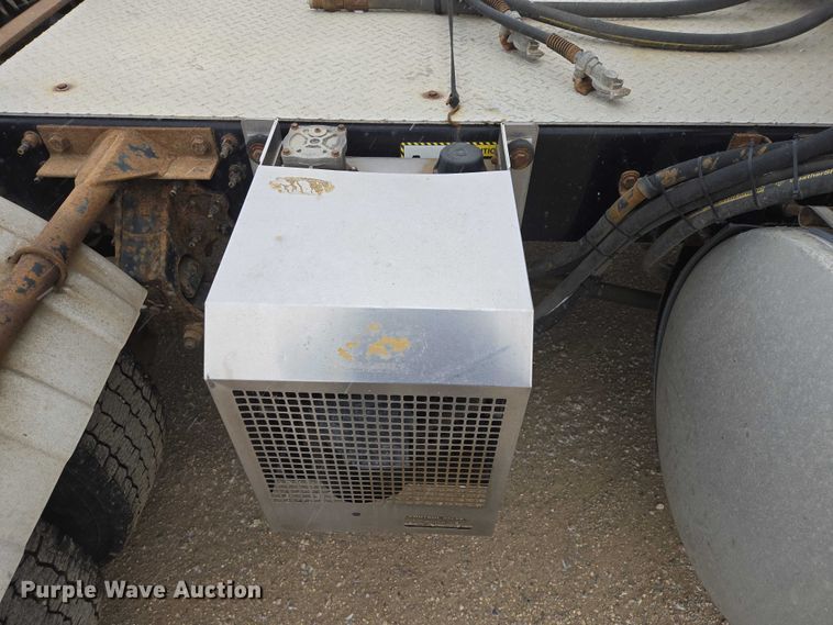 image for item EB1255 2015 Mack CXU613 semi truck