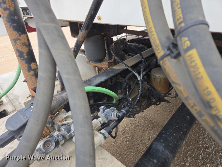 image for item EB1255 2015 Mack CXU613 semi truck