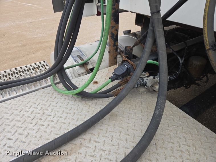 image for item EB1255 2015 Mack CXU613 semi truck