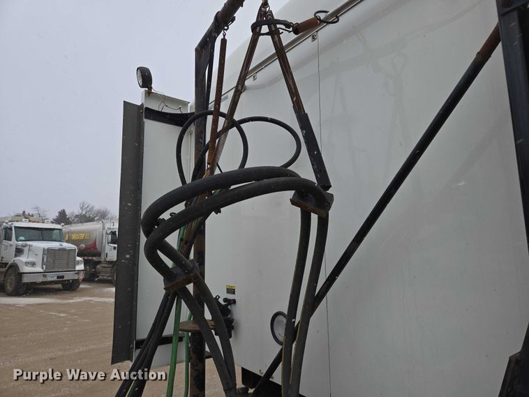 image for item EB1255 2015 Mack CXU613 semi truck