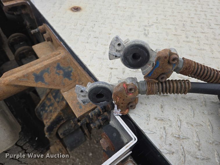 image for item EB1255 2015 Mack CXU613 semi truck