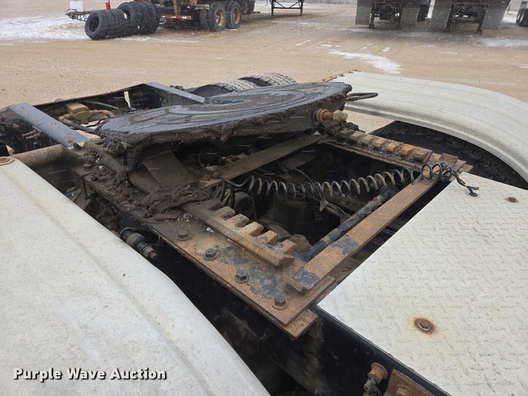 image for item EB1255 2015 Mack CXU613 semi truck