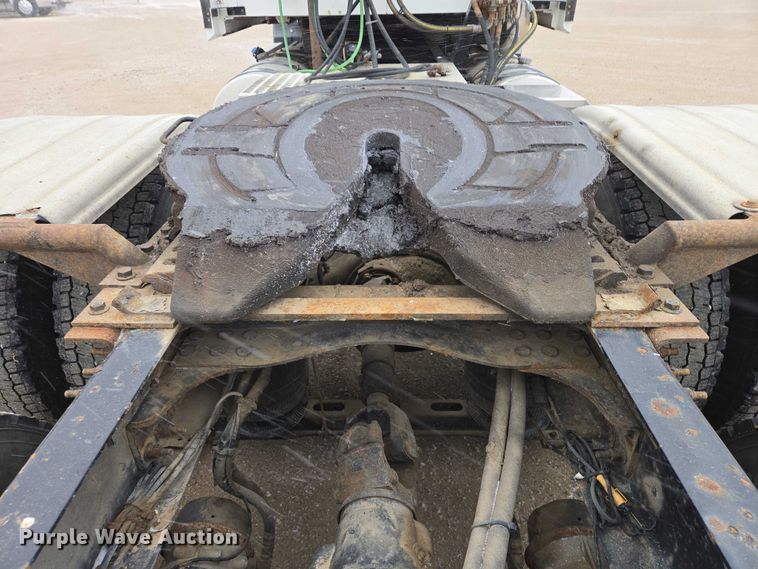 image for item EB1255 2015 Mack CXU613 semi truck