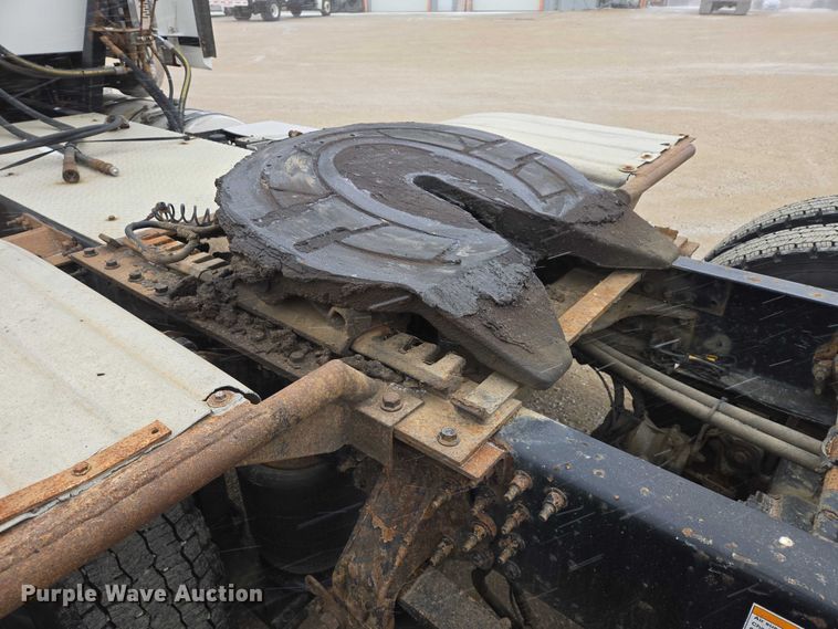 image for item EB1255 2015 Mack CXU613 semi truck