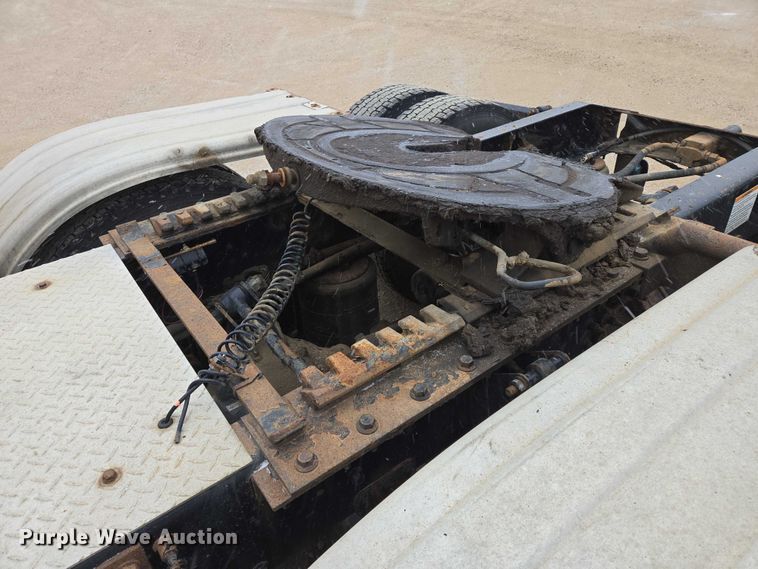 image for item EB1255 2015 Mack CXU613 semi truck