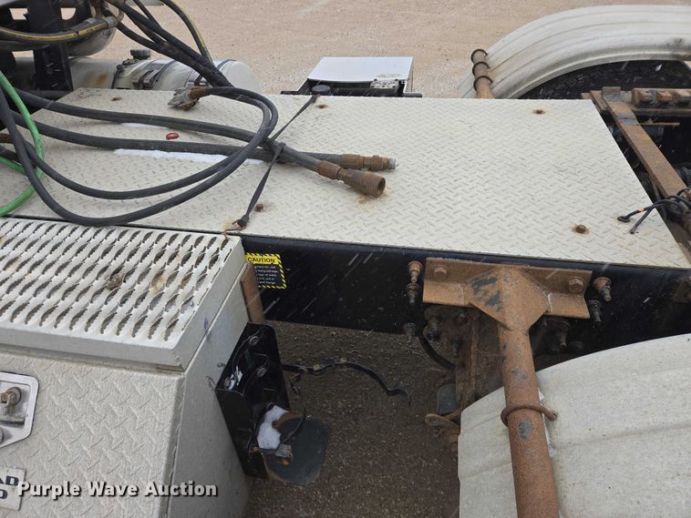 image for item EB1255 2015 Mack CXU613 semi truck