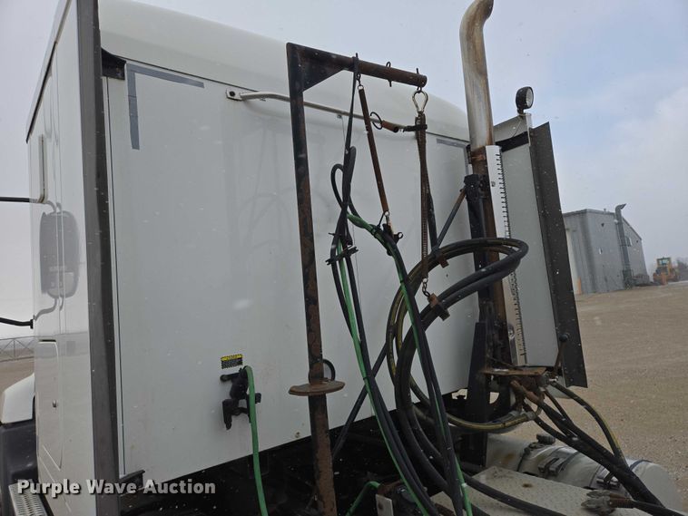 image for item EB1255 2015 Mack CXU613 semi truck