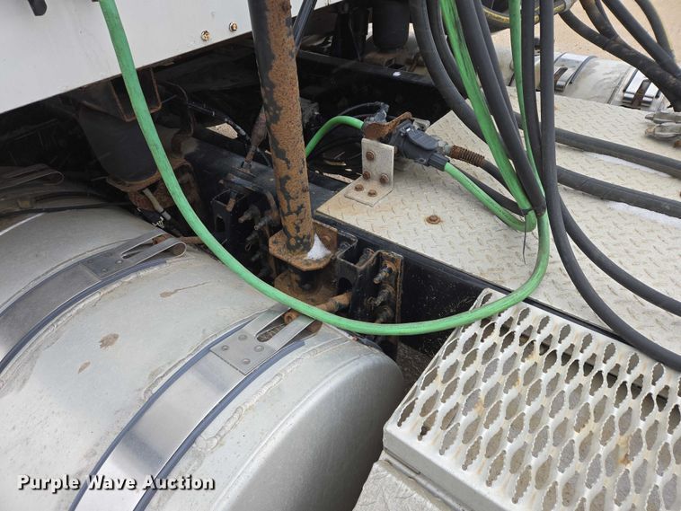 image for item EB1255 2015 Mack CXU613 semi truck