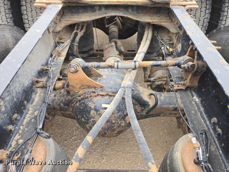 image for item EB1255 2015 Mack CXU613 semi truck