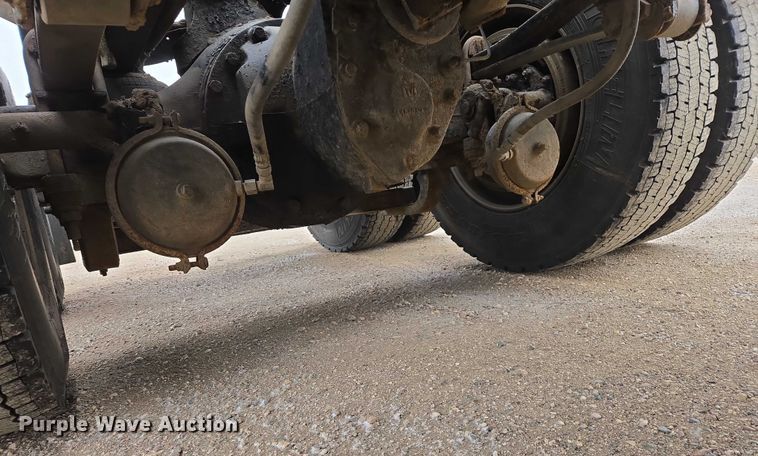 image for item EB1255 2015 Mack CXU613 semi truck