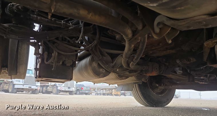 image for item EB1255 2015 Mack CXU613 semi truck