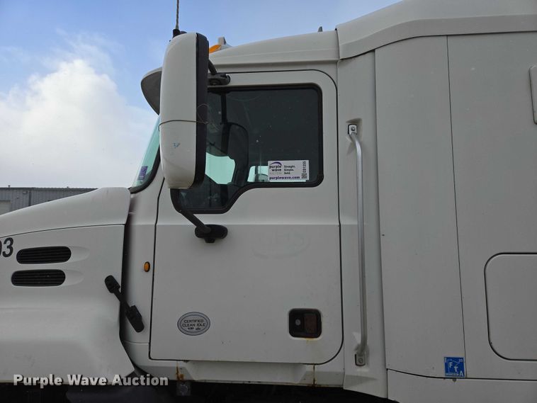 image for item EB1255 2015 Mack CXU613 semi truck