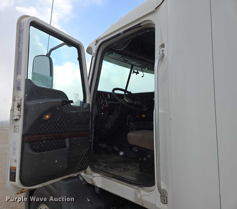 image for item EB1255 2015 Mack CXU613 semi truck