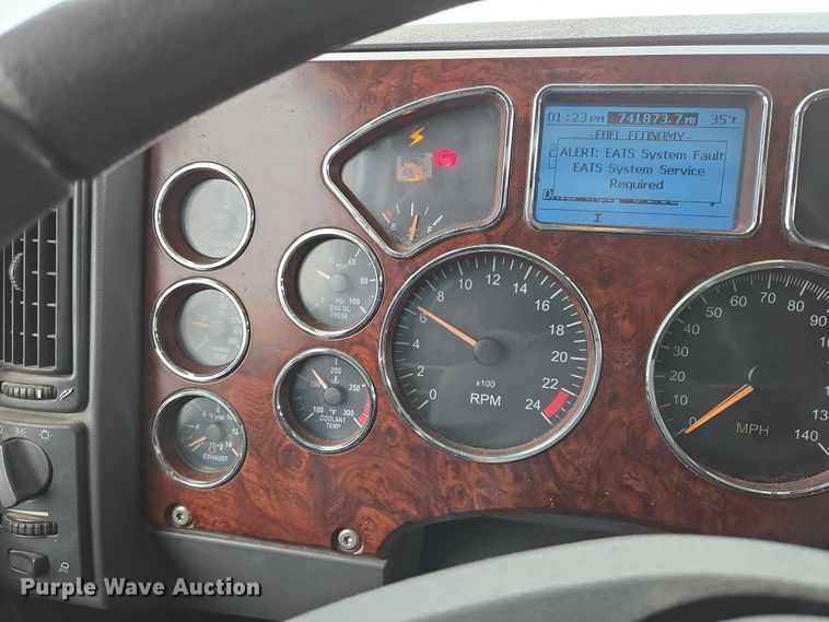 image for item EB1255 2015 Mack CXU613 semi truck