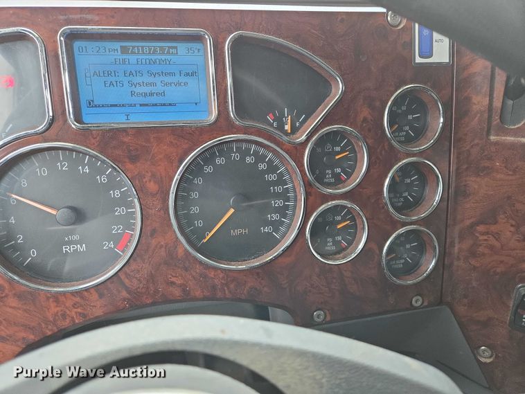 image for item EB1255 2015 Mack CXU613 semi truck