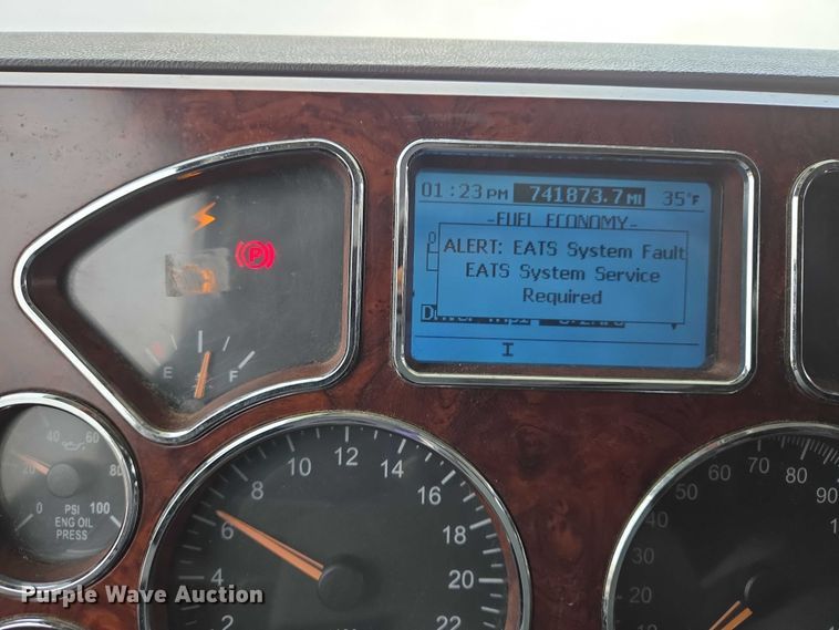 image for item EB1255 2015 Mack CXU613 semi truck