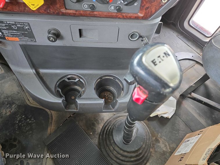 image for item EB1255 2015 Mack CXU613 semi truck