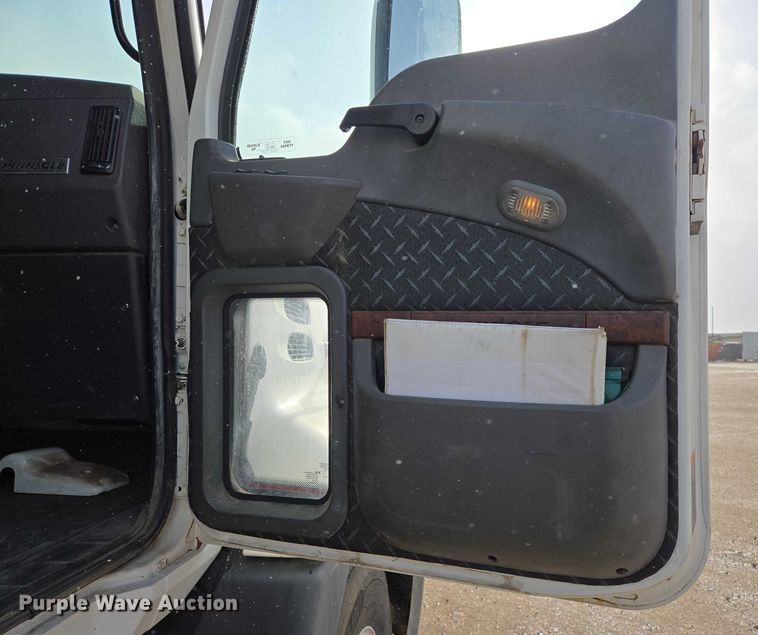 image for item EB1255 2015 Mack CXU613 semi truck