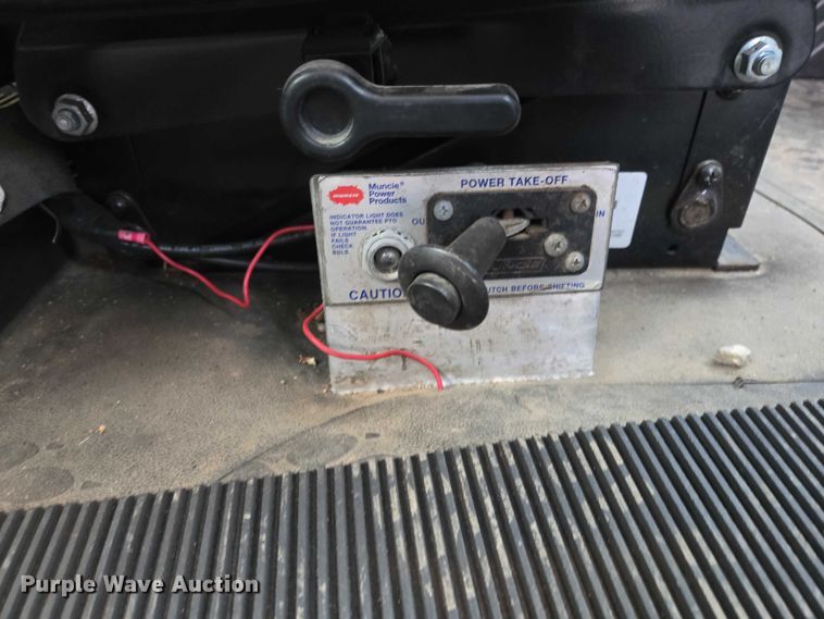 image for item EB1255 2015 Mack CXU613 semi truck